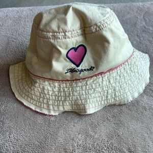 LIFE IS GOOD Heart Bucket Hat. Size M/L 5-10